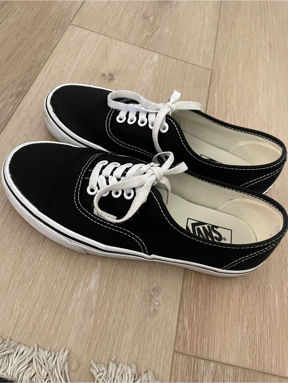 Vans Original Authentic Shoe